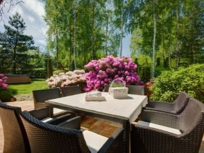 Projektowanie patio i ogrodu: Pomysły na idealną przestrzeń zewnętrzną